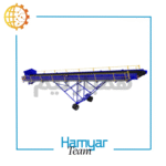 نوارنقاله بارگیری فله ۴ متری با عرض سفارشی ۴۰ تا ۱۰۰ سانتی‌متر، مجهز به تسمه اجدار Chevron برای انتقال مواد فله‌ای مانند شن، ماسه، مصالح و سیمان؛ شاسی پروفیل سنگین، موتور موتوژن با گیربکس حلزونی، مناسب تخلیه و بارگیری انبار؛ نمای جانبی با زاویه ۴۵ درجه.