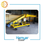 تصویر نوارنقاله بارگیری بسته ۵ متری با عرض سفارشی ۴۰ تا ۱۰۰ سانت، مجهز به تسمه PVC ضدسایش، شاسی پروفیل صنعتی، موتور موتوژن و گیربکس حلزونی، زاویه دید بغل و نیم‌رخ، مناسب حمل کیسه و گونی.