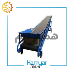 نوارنقاله بارگیری فله ۸ متری با عرض سفارشی ۵۰ سانتی‌متری، تسمه اجدار Chevron Belt برای حمل مصالح، کانوایر فله معدن و سیمان، زاویه دید از روبرو در کارگاه صنعتی.