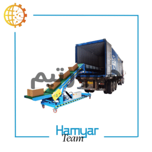 نوارنقاله بارگیری بسته هشت متری با تسمه PVC گریپ سبز، عرض ۴۰–۱۰۰ سانت، شاسی پروفیل صنعتی، موتور الکتروژن و گیربکس حلزونی، نمای سه‌ربع از سمت چپ.