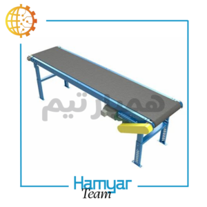 نمای کامل نوارنقاله جت پرینتر اینورتردار با شاسی آهن، پایههای قابل تنظیم، تسمه PVC صاف، موتورگیربکس صنعتی نصبشده در انتهای دستگاه، طراحی نوارنقاله خط چاپ تاریخ ماشینسازی همیار، عرض سفارشی ۸.۵ تا ۶۰ سانت و بالاتر، سازگار با چاپگرهای رایج بازار.