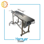 تصویر نوارنقاله جت پرینتر ۱ متری استیل با تسمه PU، پایه‌های مقاوم، موتورگیربکس صنعتی با سرعت متغیر، عرض قابل سفارشی ۸.۵ تا ۶۰ سانت، مناسب خطوط چاپ تاریخ و نوارنقاله رومیزی یا ایستاده، محصول ماشین‌سازی همیار، همیارتیم، سازگار با چاپگرهای معتبر بازار و قابل استفاده در پلتفرم‌های آنلاین تجهیزات صنعتی.