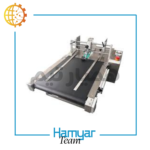 تصویر نوارنقاله جت پرینتر آهنی رومیزی ۱ متری با عرض قابل سفارشی ۸.۵ تا ۶۰ سانت و بالاتر، مجهز به تسمه PVC مقاوم و موتورگیربکس صنعتی با سرعت ثابت، مناسب چاپ تاریخ روی محصولات مختلف، محصول برند ماشین‌سازی همیار و همیارتیم، سازگار با چاپگرهای معتبر بازار، نوارنقاله مخصوص جت پرینتر، کانوایر چاپ تاریخ، نوارنقاله خط چاپ، ایده‌آل برای صنایع کوچک و B2B، طراحی محکم و صنعتی واقعی.