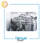 تصویر میکسر استیل صنعتی دوجداره با ظرفیت سفارشی 50 لیتر تا 5 تن، بدنه از استیل 304 مقاوم با ضخامت ورق صنعتی، همزن گیربکسی با سرعت متغیر، موتورگیربکس صنعتی اینورتردار، سیستم تخلیه پنوماتیک، مناسب صنایع غذایی و شیمیایی، طراحی مهندسی و ساخت سفارشی توسط ماشین‌سازی همیار و همیارتیم، ظاهر واقعی دستگاه با شاسی فولادی و قابلیت تغییر ابعاد و ظرفیت متناسب با نیاز مشتری، کاربرد B2B و کارگاه‌های کوچک، اشاره طبیعی به بررسی قیمت در بازار تجهیزات صنعتی.